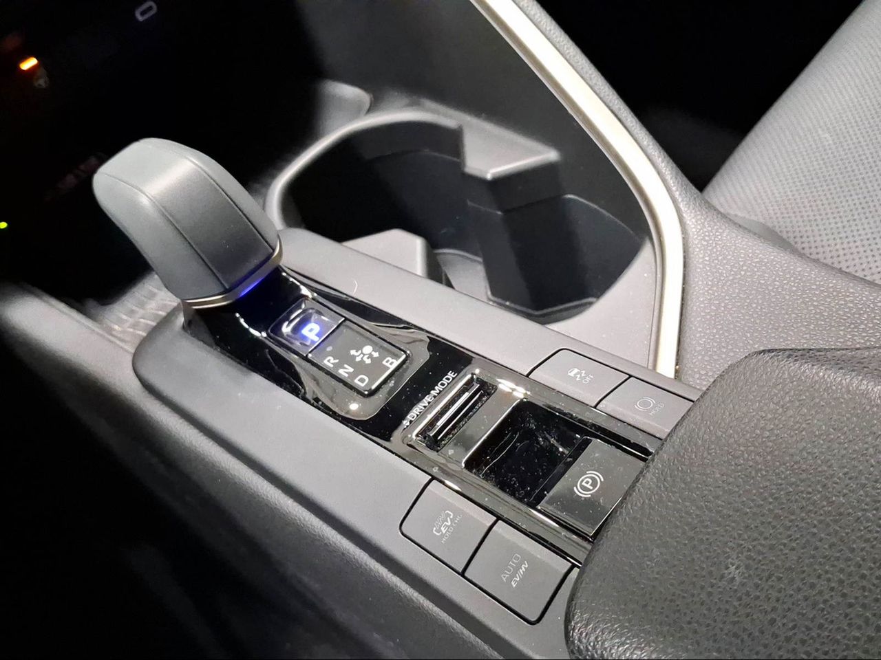 Toyota C-HR 2.0 220PH Premiere Edition  - Foto 33