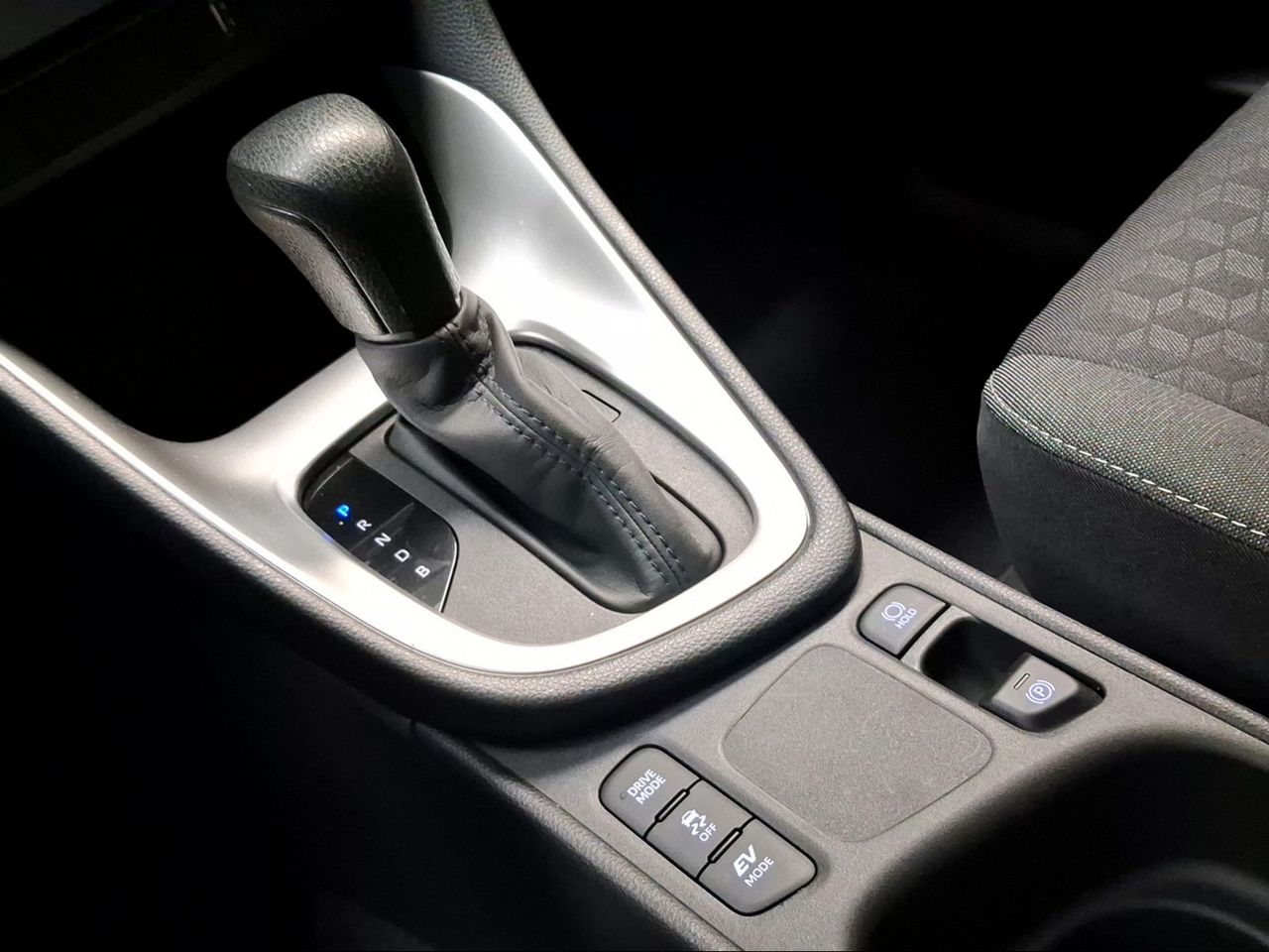 Toyota Yaris 1.5 120H Business Plus  - Foto 24