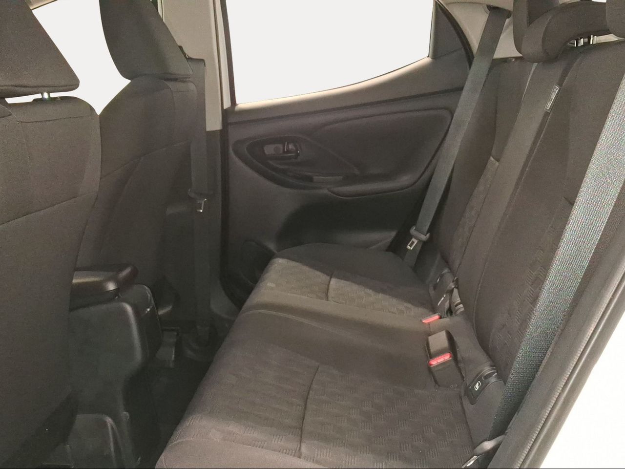 Toyota Yaris 1.5 120H Active Plus  - Foto 12