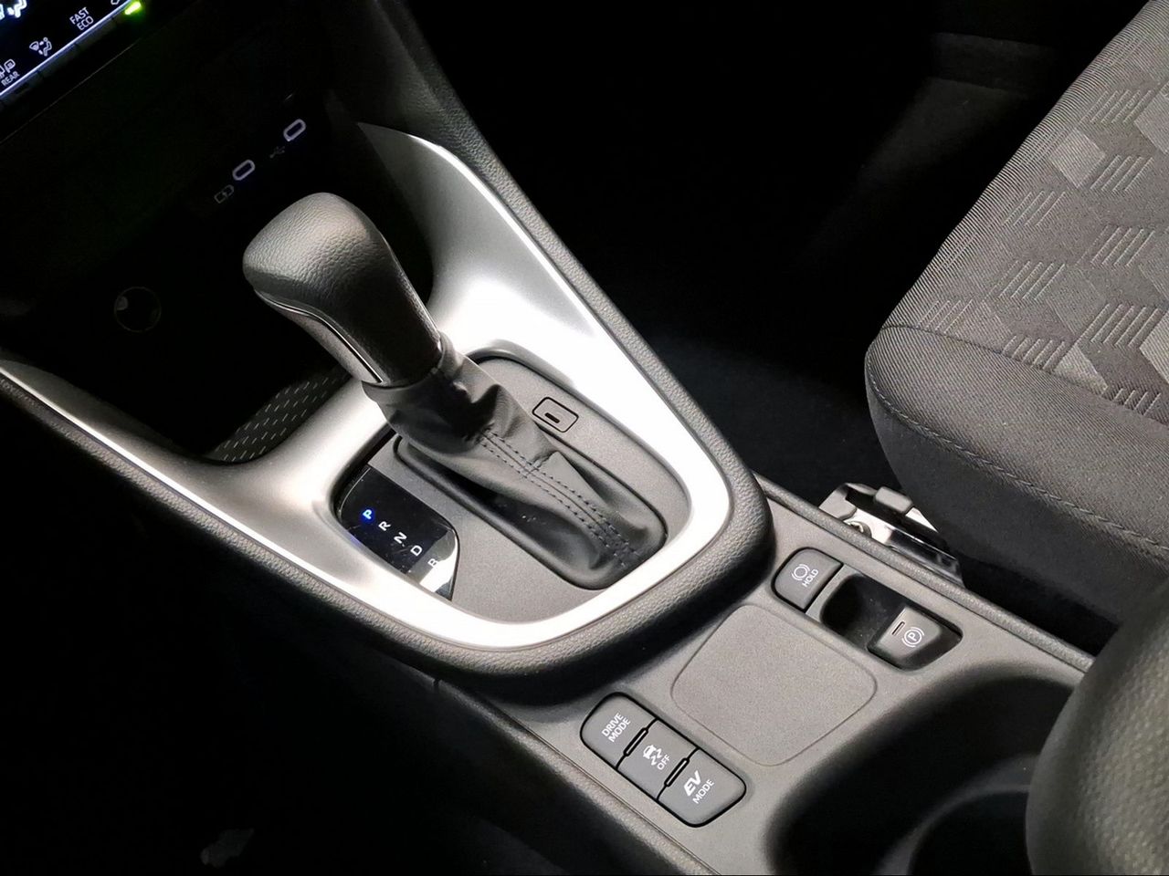 Toyota Yaris 1.5 120H Active Plus  - Foto 24