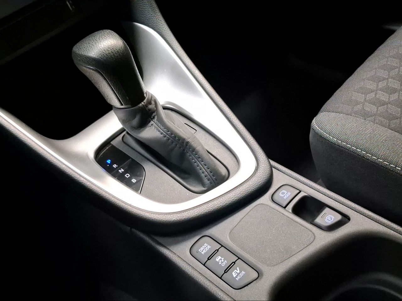 Toyota Yaris 1.5 120H Business Plus  - Foto 22