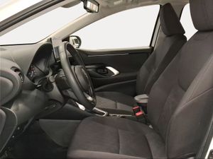 Toyota Yaris 1.5 120H Active Plus  - Foto 13