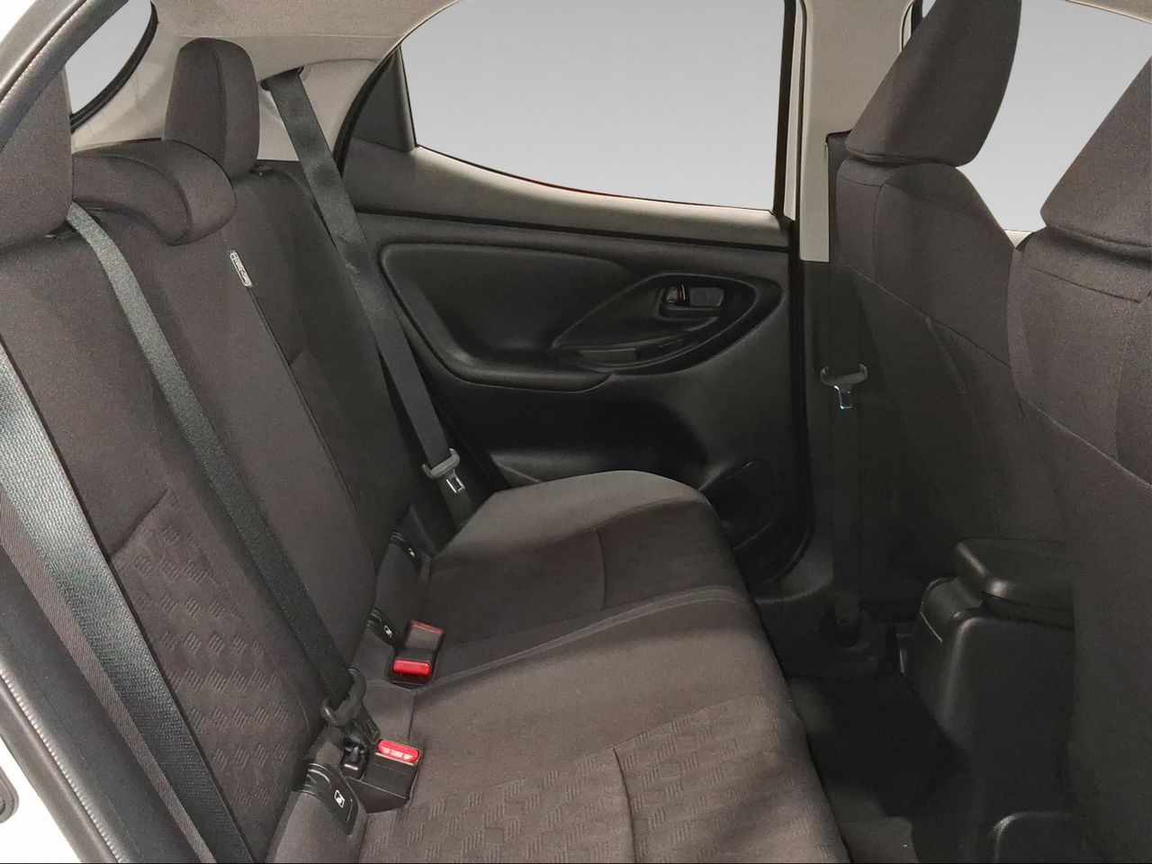 Toyota Yaris 1.5 120H Active Plus  - Foto 8