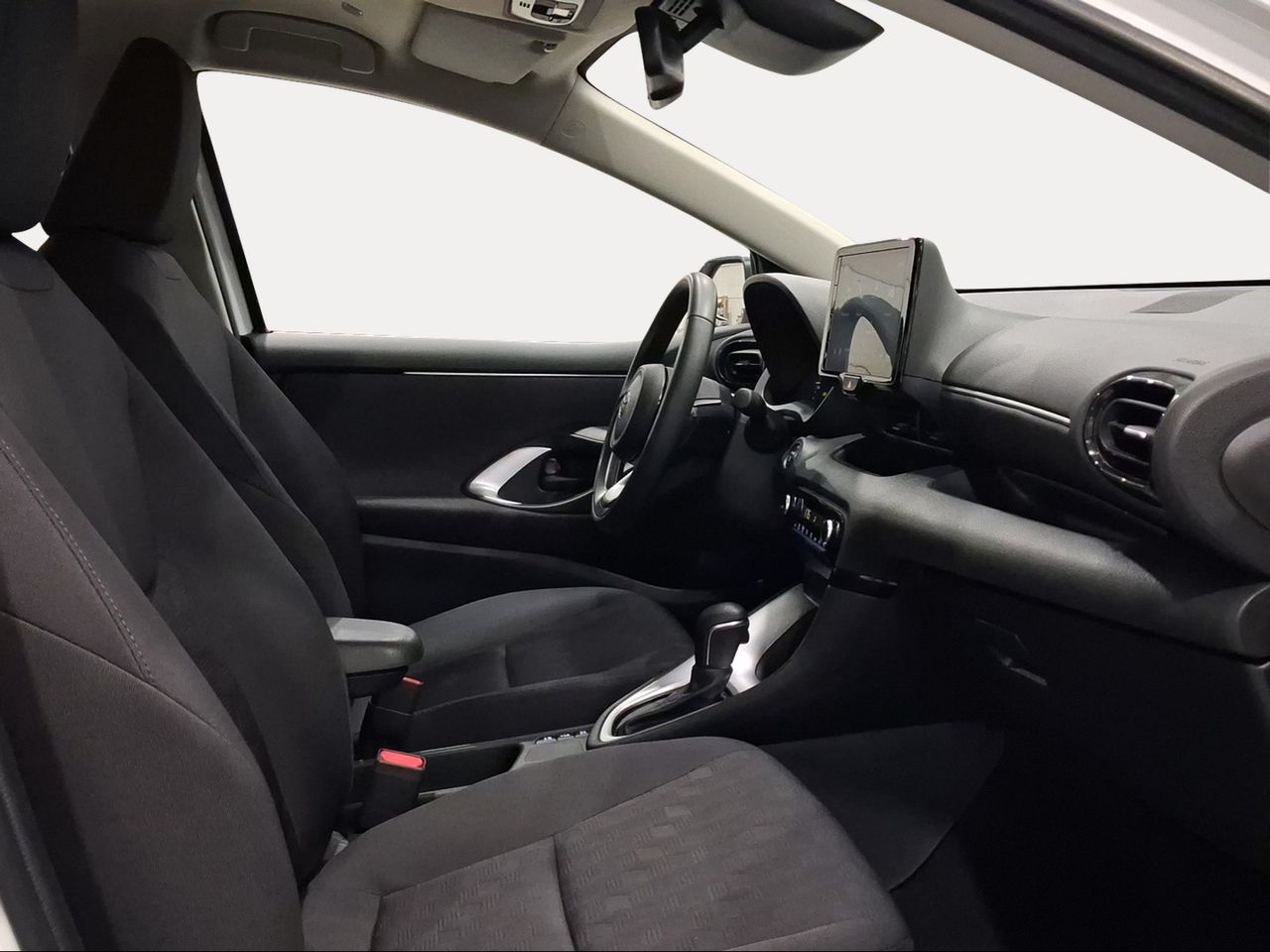 Toyota Yaris 1.5 120H Active Plus  - Foto 7