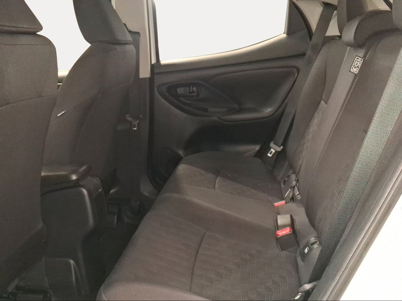 Toyota Yaris 1.5 120H Active Plus  - Foto 12