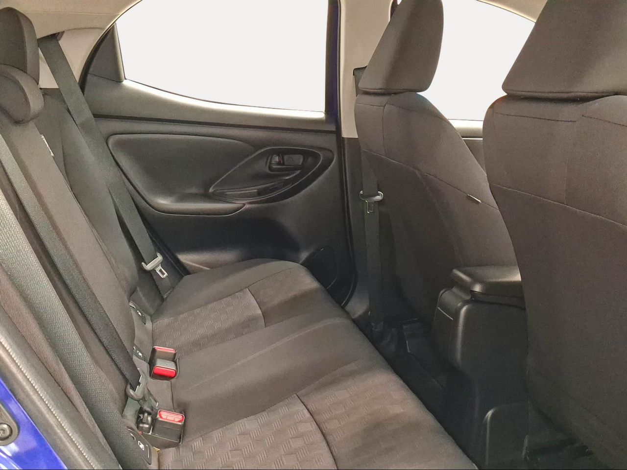 Toyota Yaris 1.5 120H Active Plus  - Foto 8