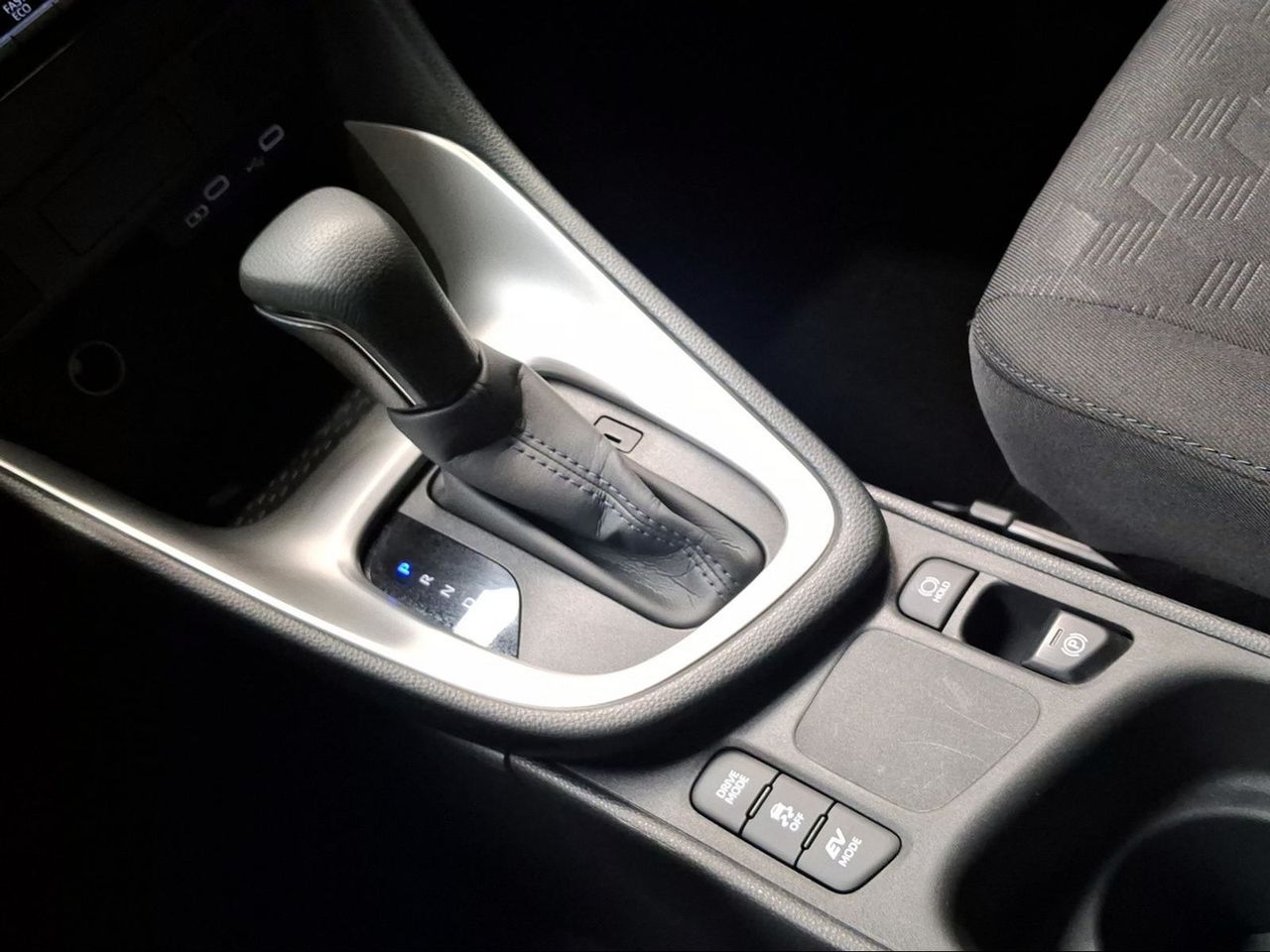 Toyota Yaris 1.5 120H Active Plus  - Foto 21