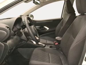 Toyota Yaris 1.5 120H Active Plus  - Foto 13