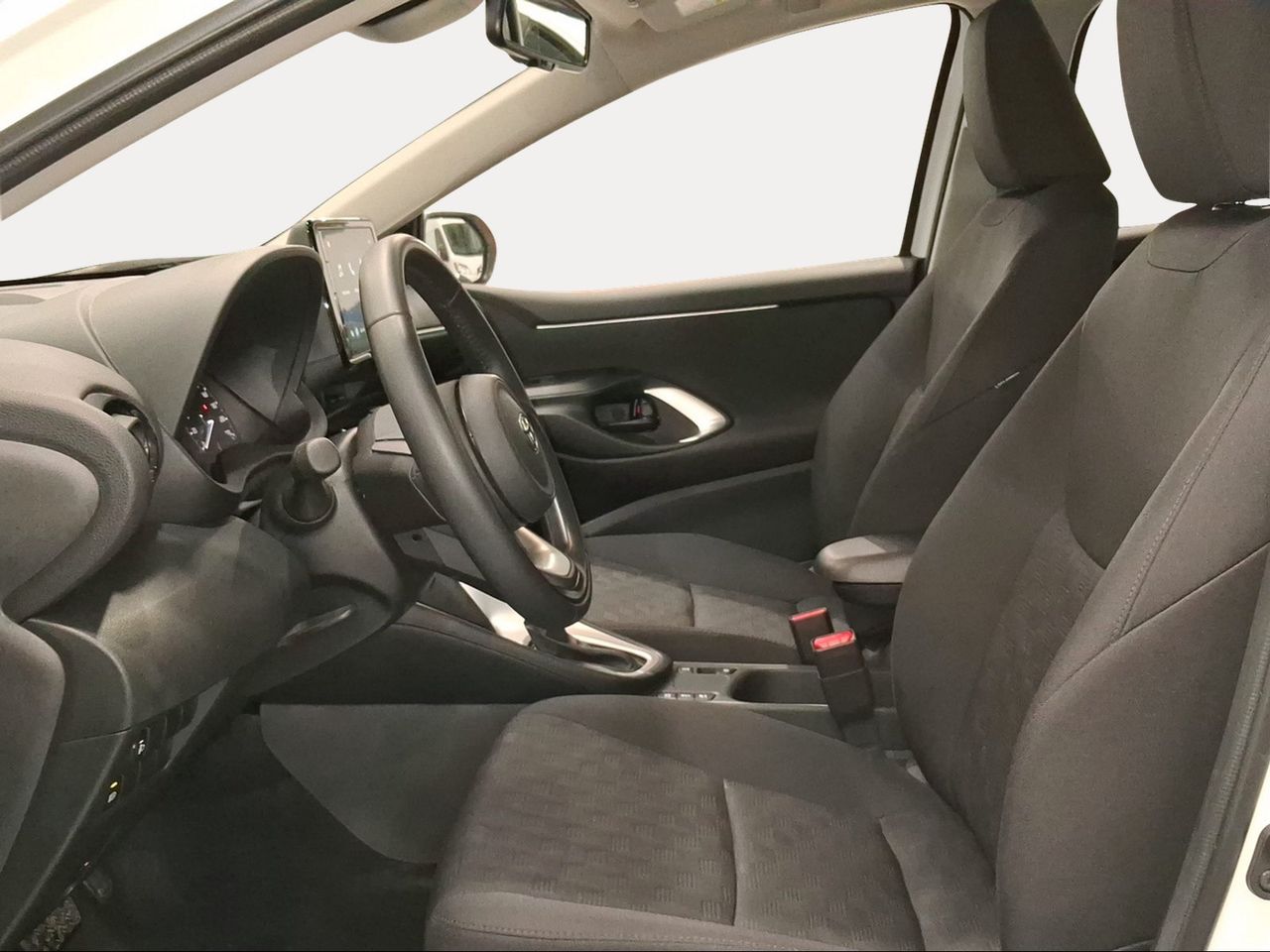 Toyota Yaris 1.5 120H Active Plus  - Foto 13