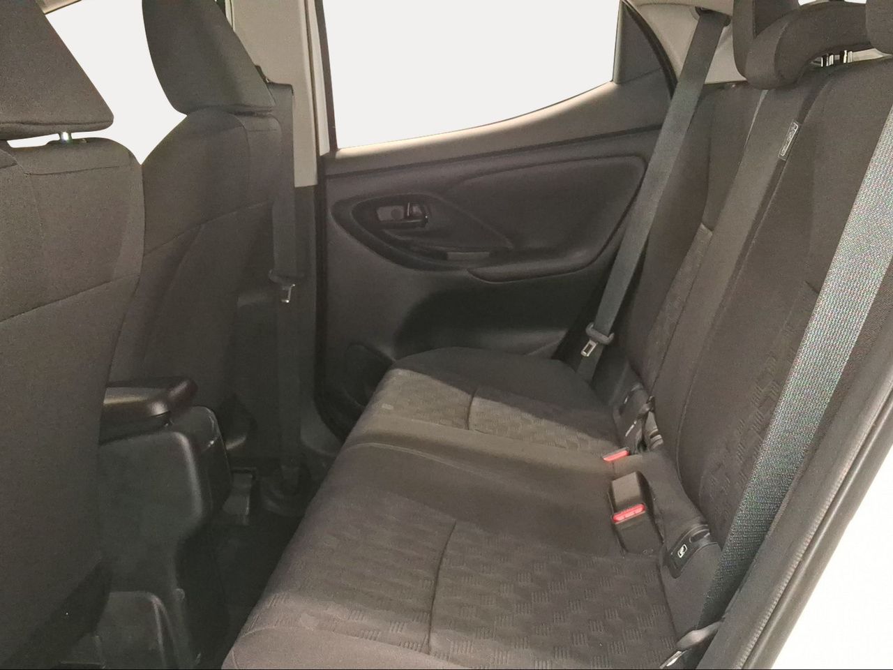 Toyota Yaris 1.5 120H Active Plus  - Foto 12