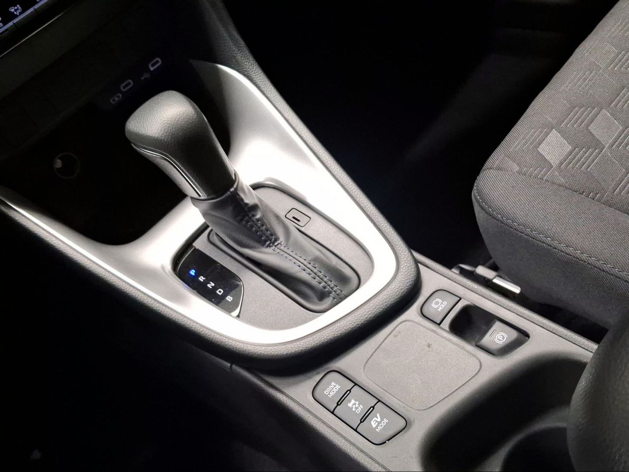 Toyota Yaris 1.5 120H Active Plus  - Foto 24