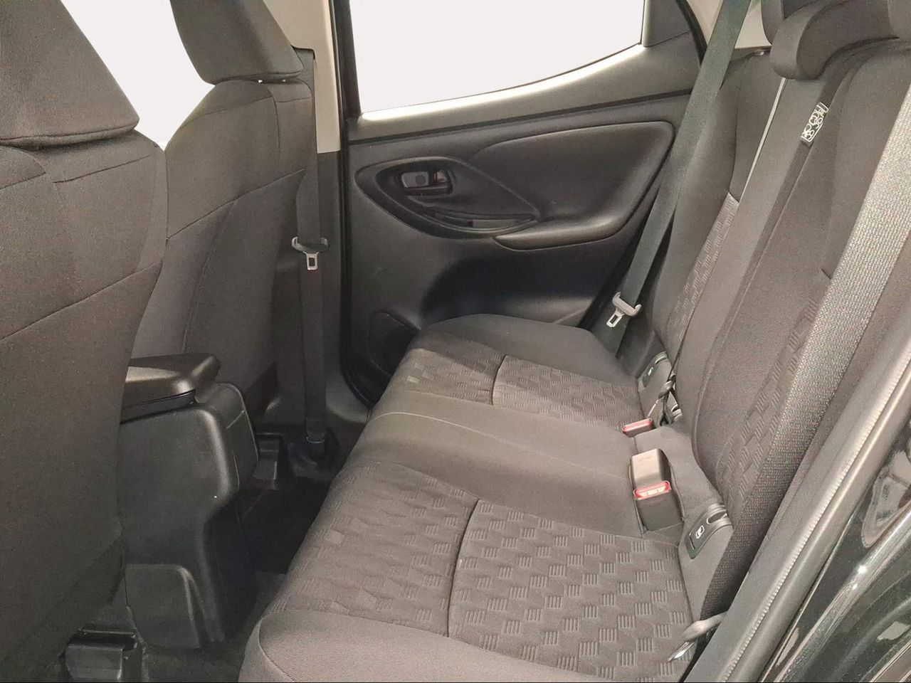 Toyota Yaris 1.5 120H Active Plus  - Foto 12