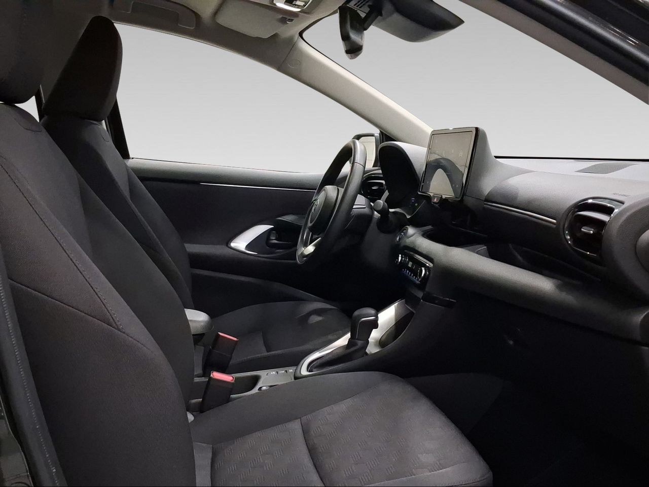 Toyota Yaris 1.5 120H Active Plus  - Foto 7