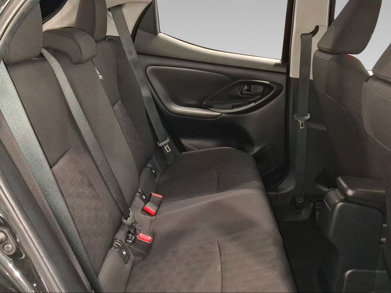 Toyota Yaris 1.5 120H Active Plus  - Foto 8