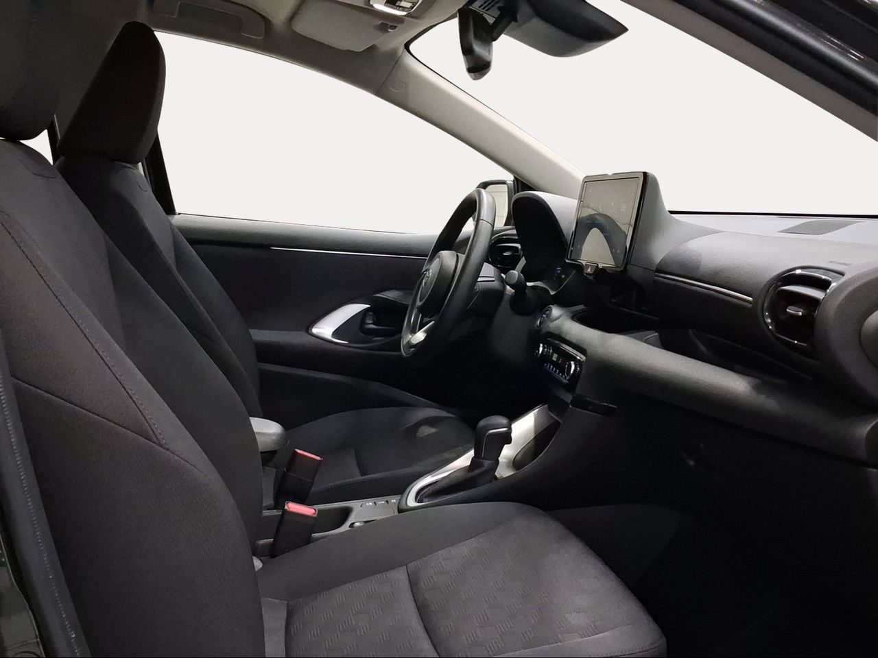 Toyota Yaris 1.5 120H Active Plus  - Foto 7