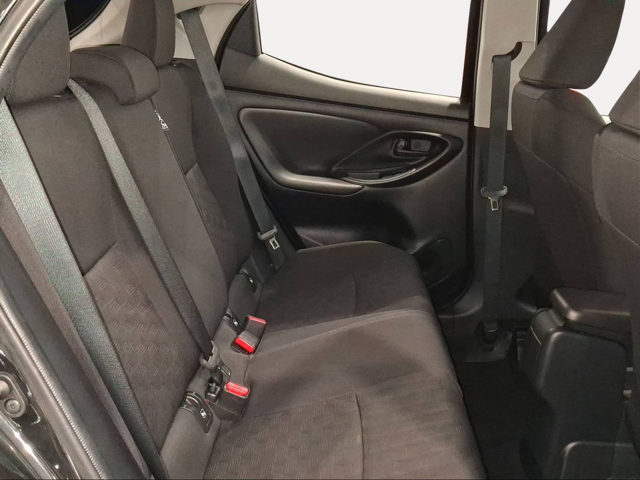 Toyota Yaris 1.5 120H Active Plus  - Foto 8