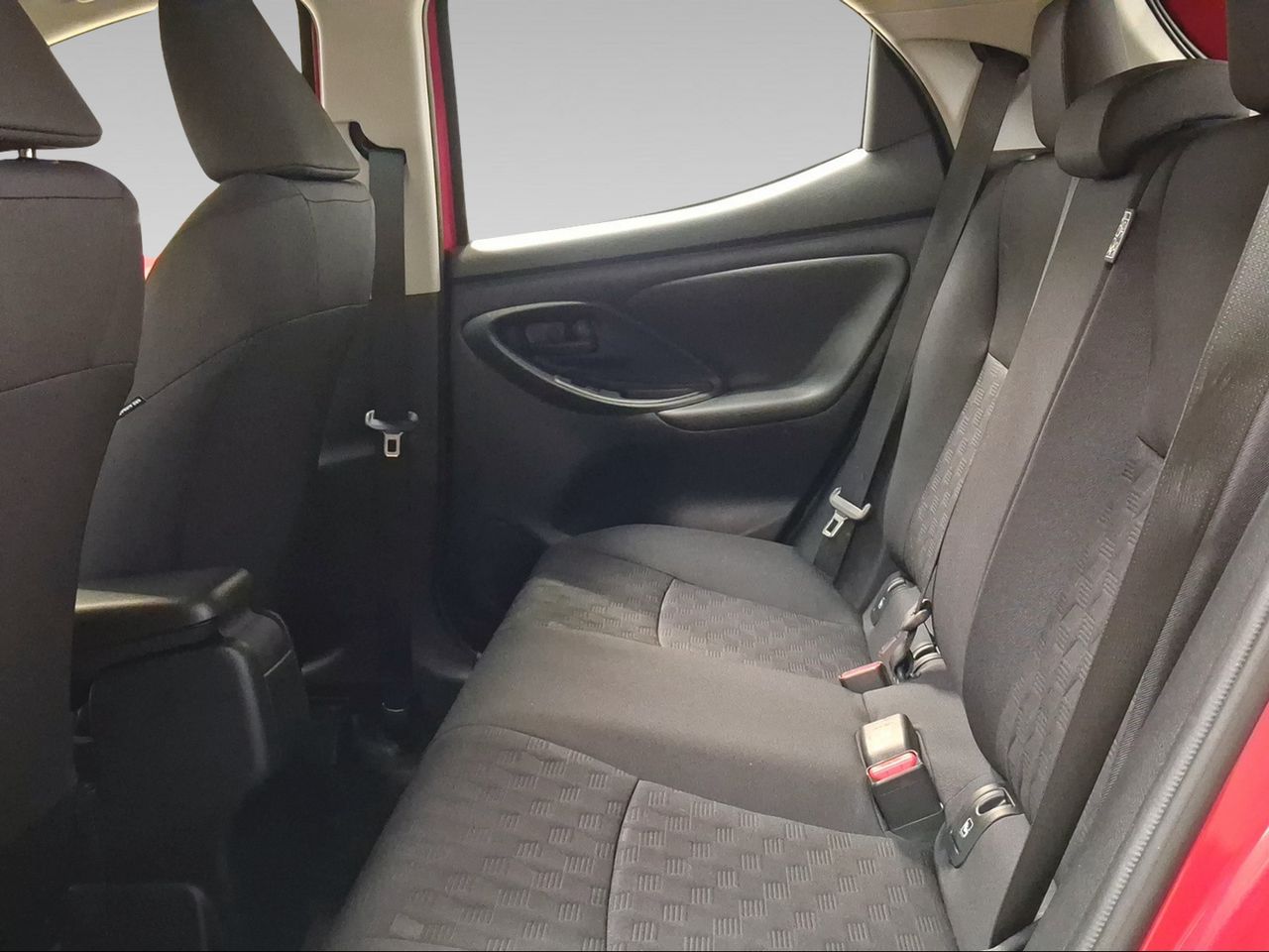 Toyota Yaris 1.5 120H Active Plus  - Foto 12