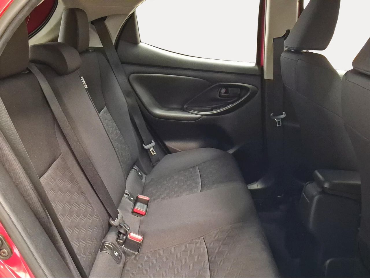 Toyota Yaris 1.5 120H Active Plus  - Foto 8