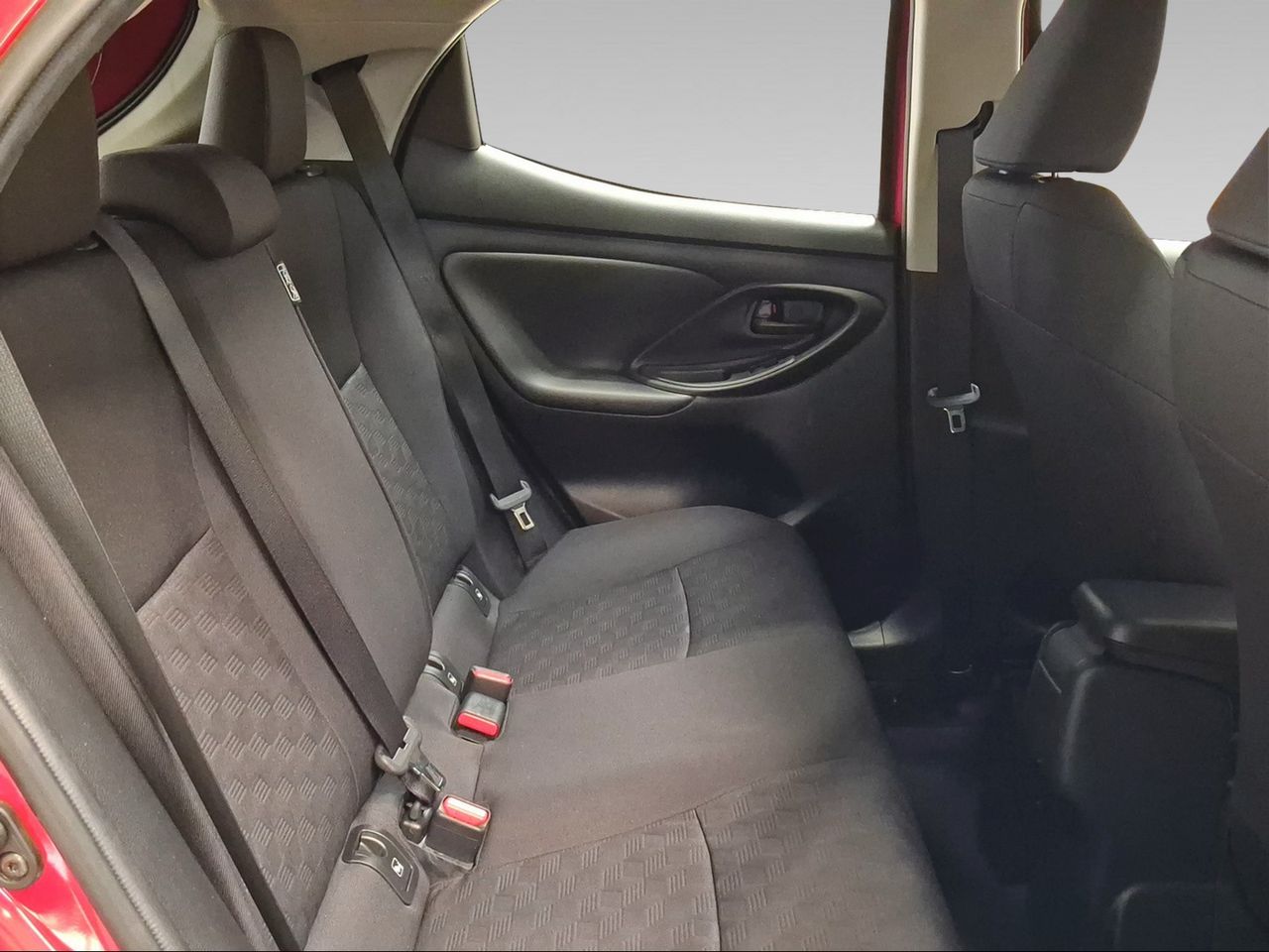 Toyota Yaris 1.5 120H Active Plus  - Foto 8