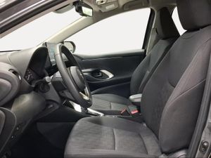 Toyota Yaris 1.5 120H Active Plus  - Foto 13