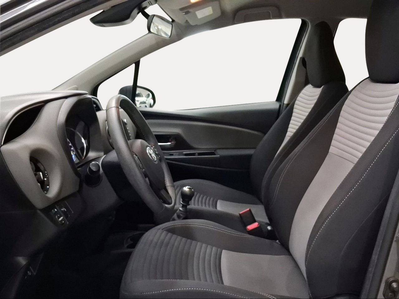 Toyota Yaris 1.5 110 Active Tech  - Foto 13