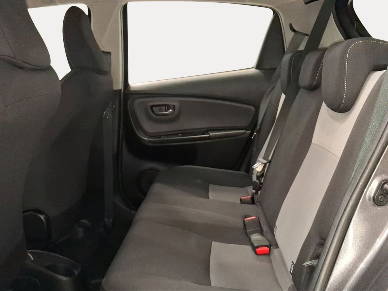 Toyota Yaris 1.5 110 Active Tech  - Foto 12