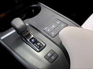 Lexus UX 2.0 300h Relax Plus  - Foto 14