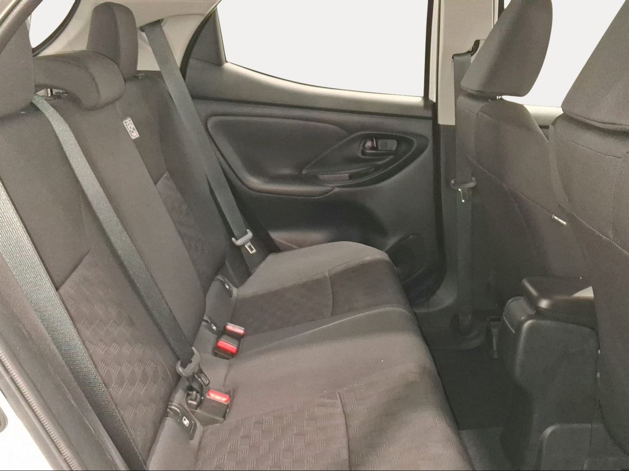 Toyota Yaris 1.5 120H Active Plus  - Foto 8