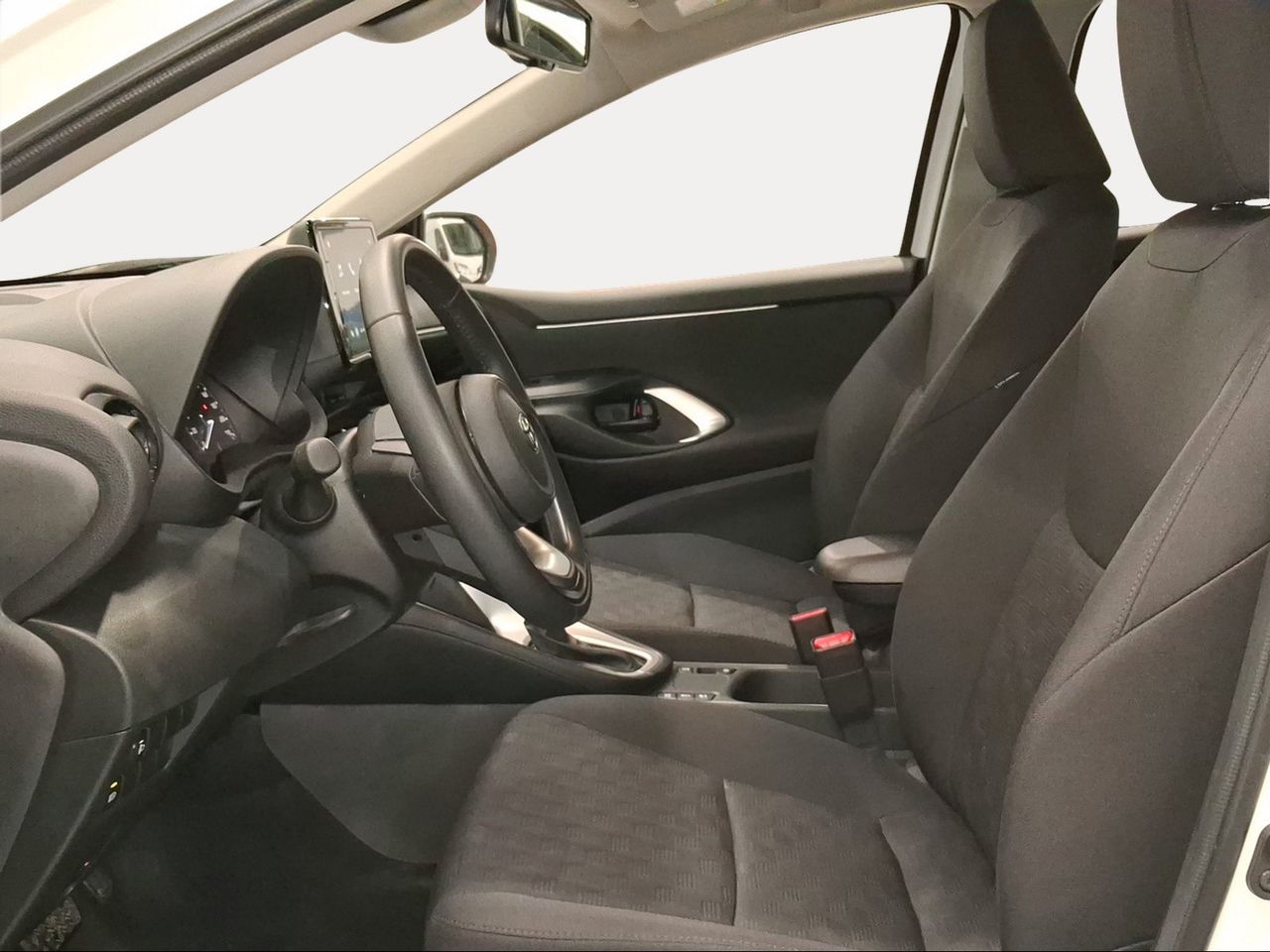 Toyota Yaris 1.5 120H Active Plus  - Foto 13