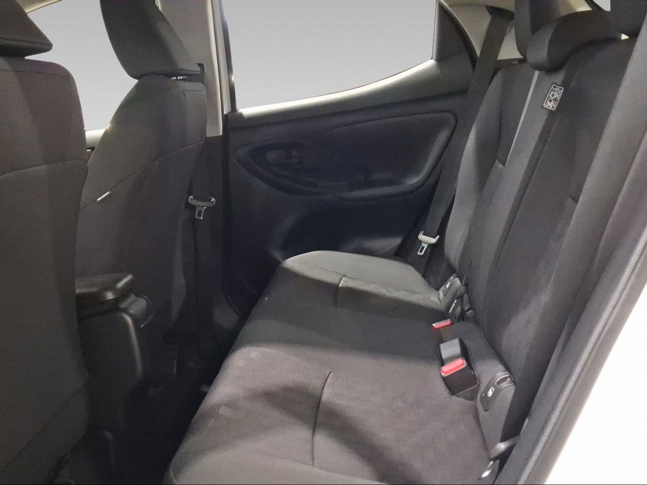 Toyota Yaris 1.5 120H Active Plus  - Foto 12