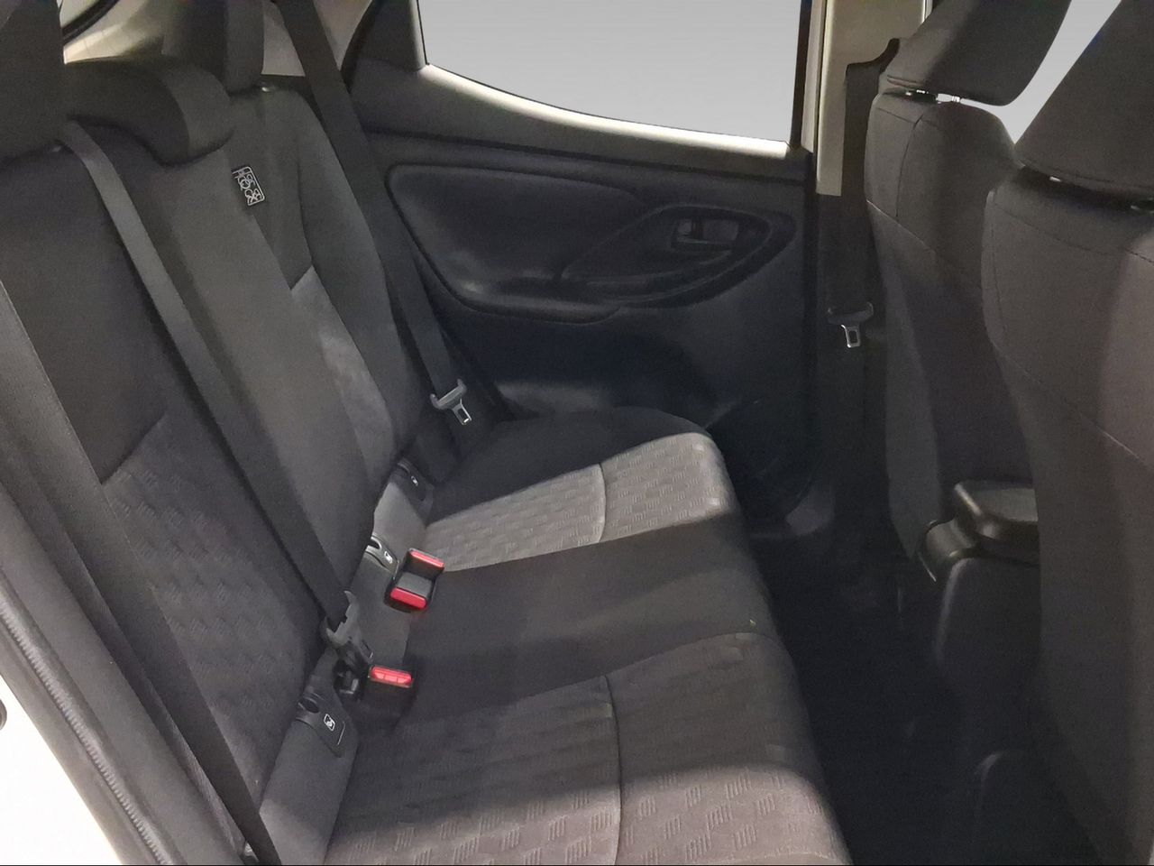 Toyota Yaris 1.5 120H Active Plus  - Foto 8