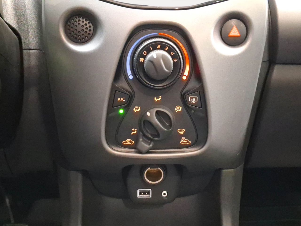 Toyota Aygo 1.0 70 x-play x-shift sky  - Foto 25