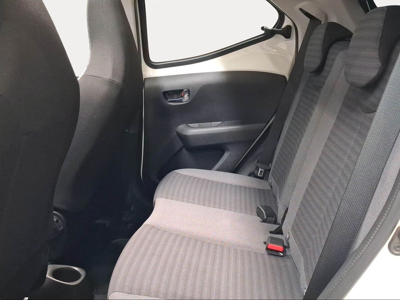 Toyota Aygo 1.0 70 x-play x-shift sky  - Foto 12