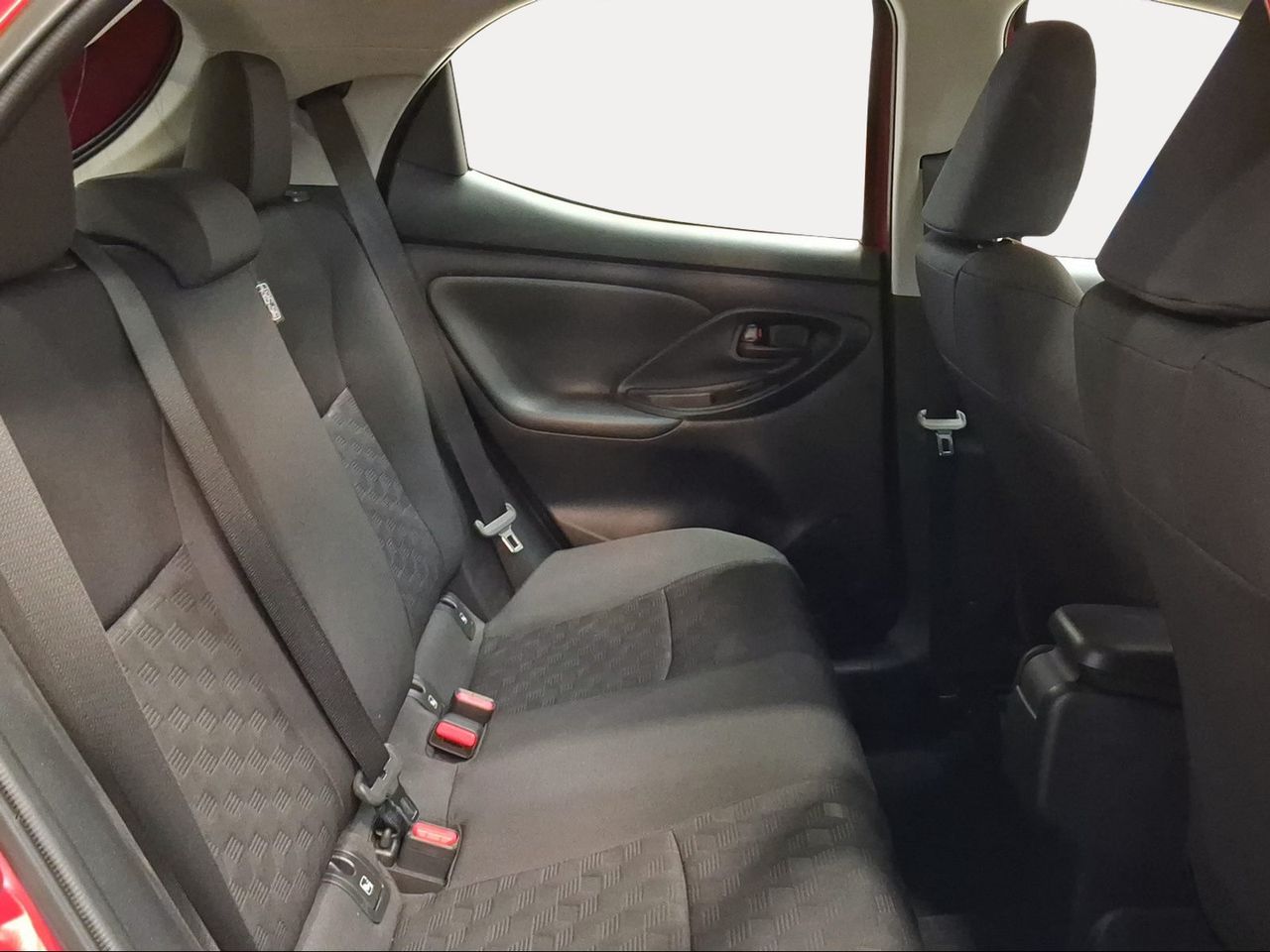 Toyota Yaris 1.5 120H Active Plus  - Foto 8