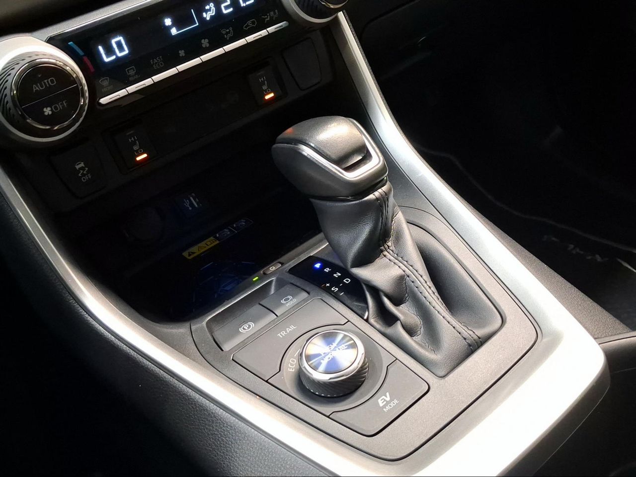Toyota Rav4 220H e-CVT 4x4 Luxury  - Foto 21
