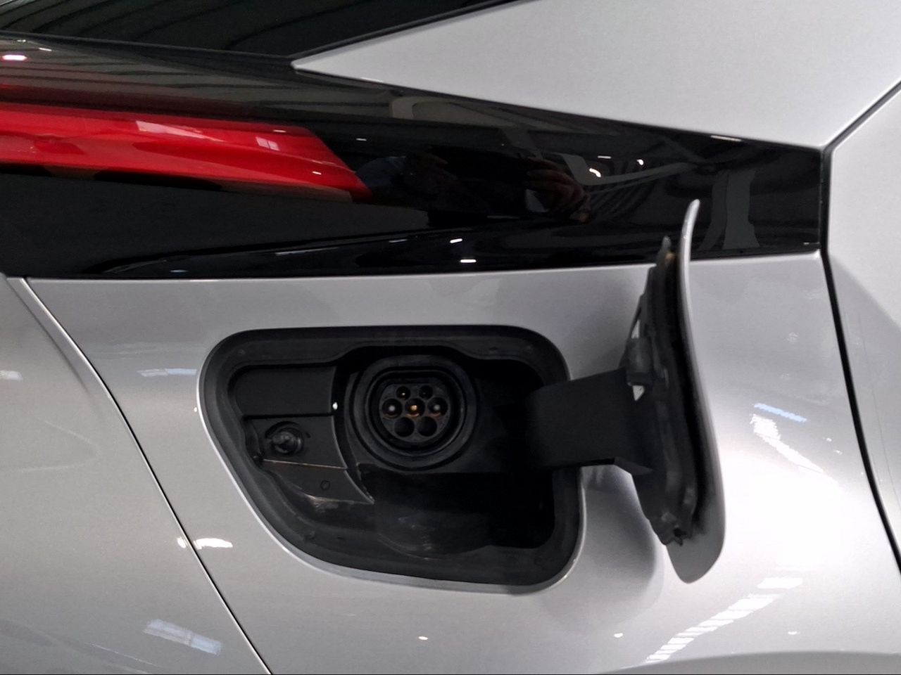 Toyota C-HR 2.0 220PH Advance  - Foto 7