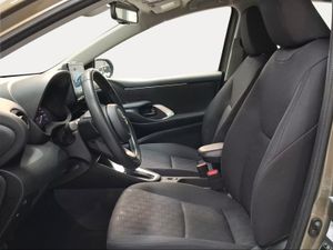 Toyota Yaris 1.5 120H Active Plus  - Foto 13