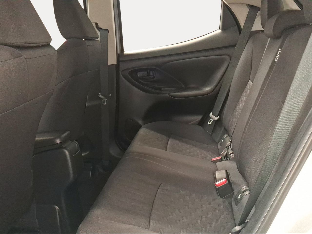 Toyota Yaris 1.5 120H Active Plus  - Foto 12