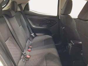 Toyota Yaris 1.5 120H Active Plus  - Foto 8