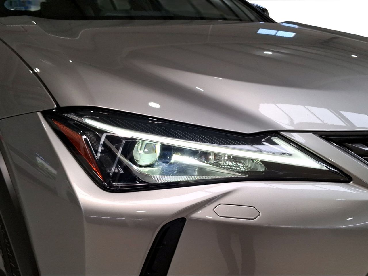 Lexus UX 2.0 250h Business  - Foto 19