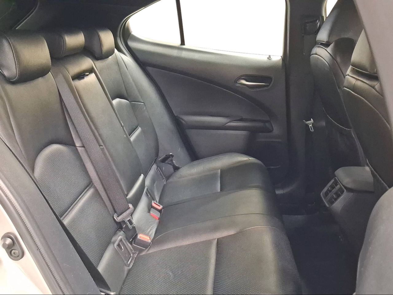 Lexus UX 2.0 250h Business  - Foto 8