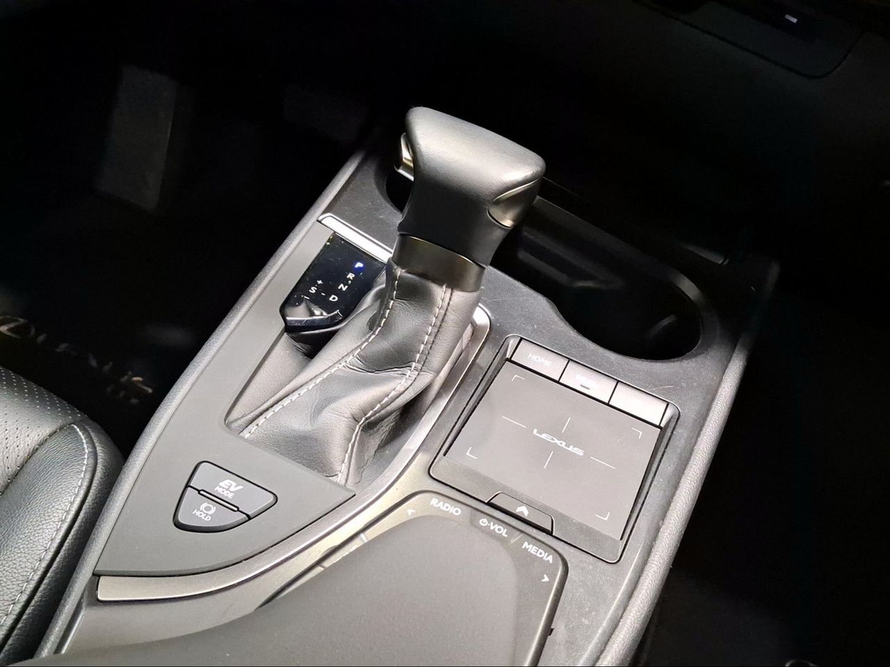 Lexus UX 2.0 250h Business  - Foto 15