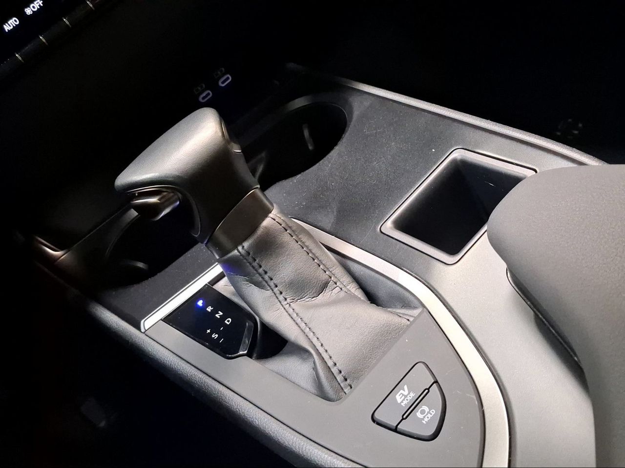 Lexus UX 2.0 250h Premium  - Foto 15