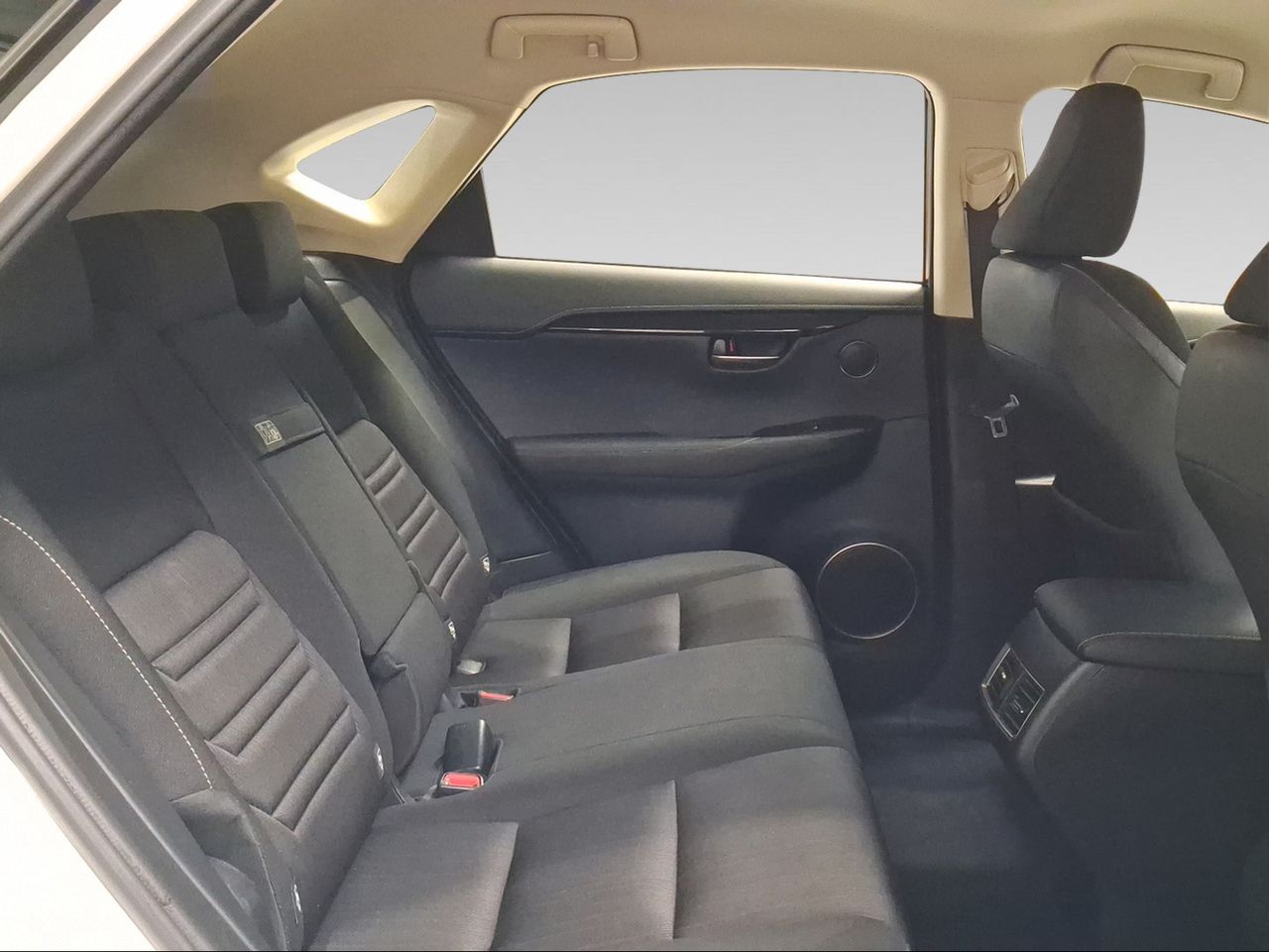Lexus NX 2.5 300h Business Navigation 2WD  - Foto 8