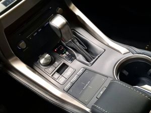 Lexus NX 2.5 300h Business Navigation 2WD  - Foto 14