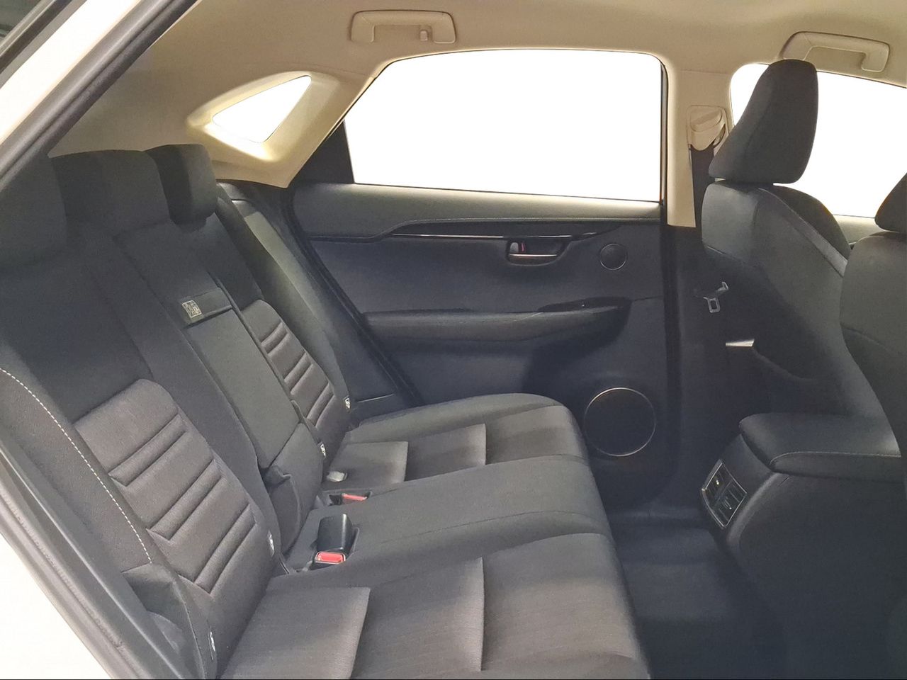 Lexus NX 2.5 300h Business Navigation 2WD  - Foto 8