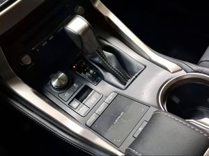Lexus NX 2.5 300h Premium 2WD  - Foto 16