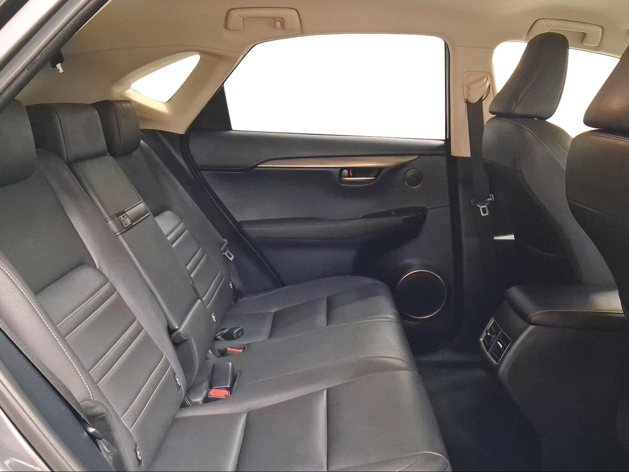 Lexus NX 2.5 300h Premium 2WD  - Foto 8