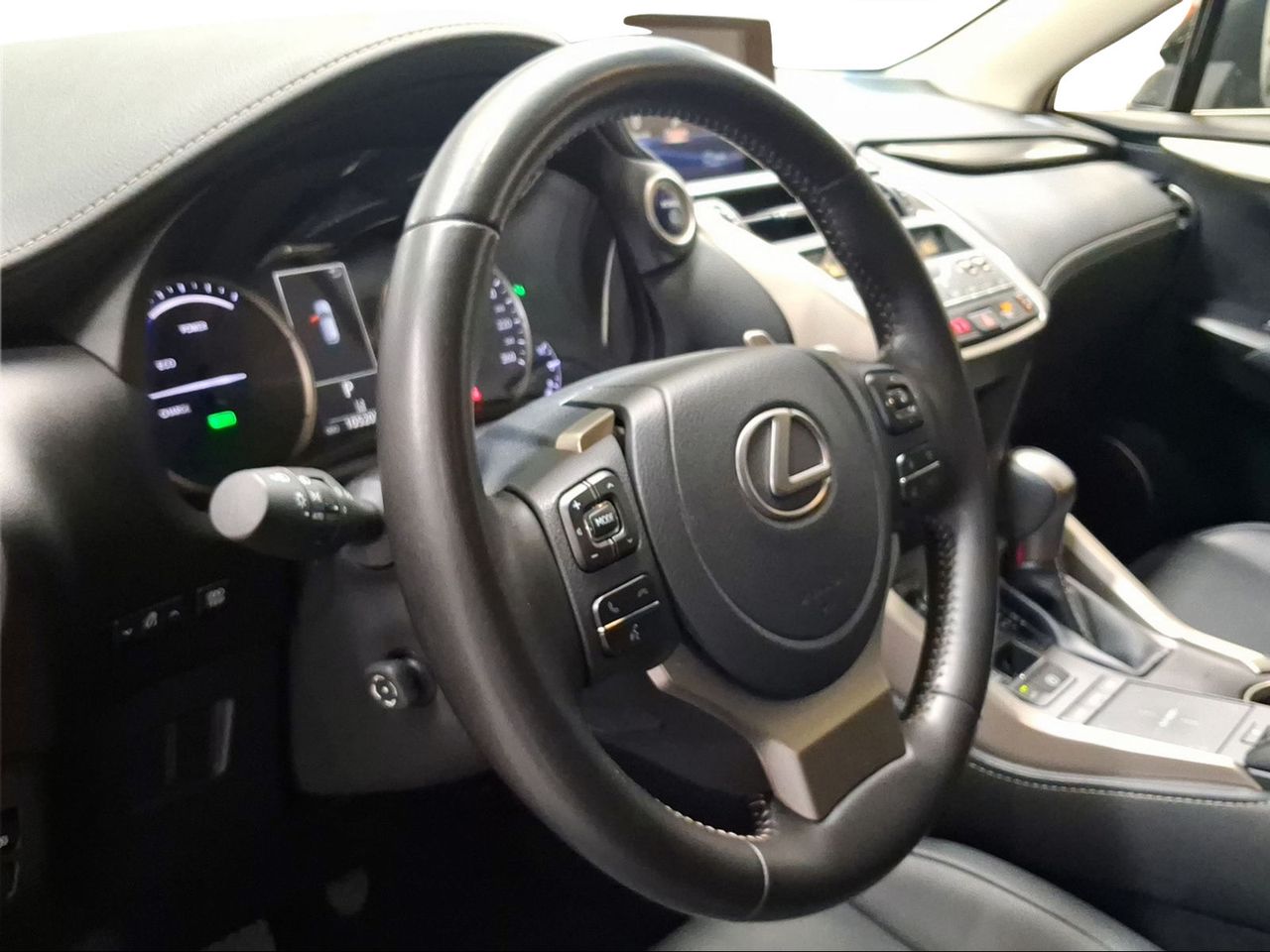 Lexus NX 2.5 300h Premium 2WD  - Foto 17