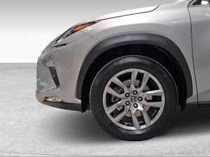 Lexus NX 2.5 300h Executive Kick Power+Navig  - Foto 11